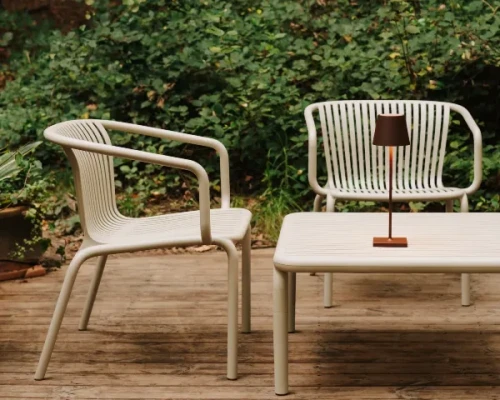 Stolik kawowy Brene aranzacja z fotelami w ogrodzie