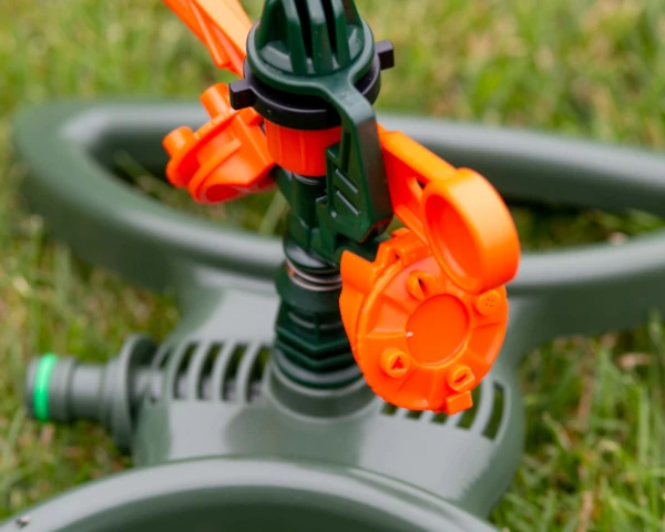 Zraszacz pulsacyjny obrotowy stojący multi-spring Ramp.webp