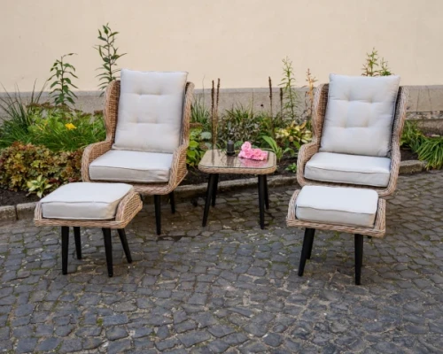 zestaw-mebli-do-ogrodu-z-rattanu-syntetycznego-aranzacja