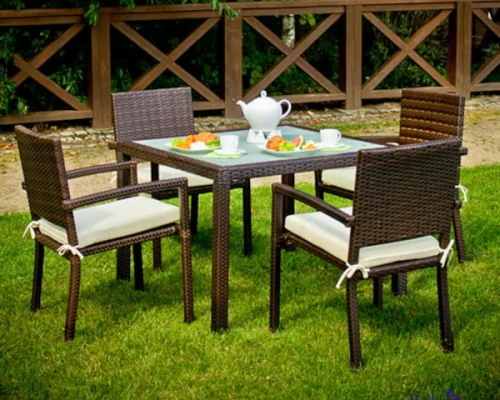 zestaw-mebli-do-ogrodu-rattanu-syntetycznego-aranzacja