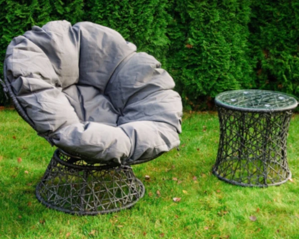 fotel-ogrodowy-z-rattanu-syntetycznego-aranzacja