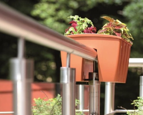 Donica balkonowa terakota Crown aranzacja na balkonie