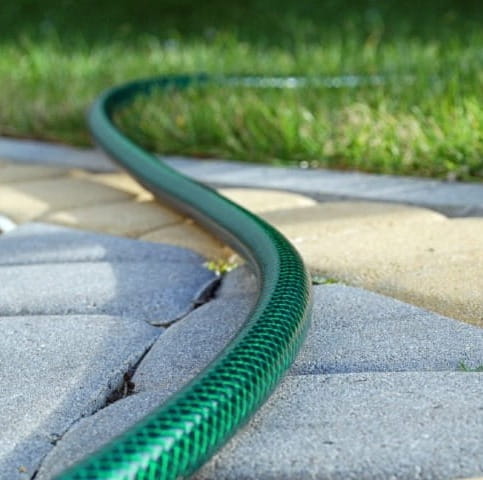Wąż ogrodowy 1/2 cala 10 metrów Economic aranżacja w ogrodzie