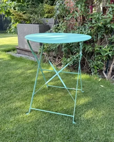 stolik-do-kawy-okragly-mietowy-semplici-aranzacja