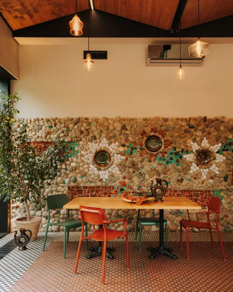 Krzesło ogrodowe Rimo aranzacja w bistro.webp