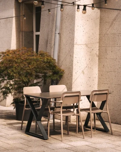 Krzesło ogrodowe Rimo aranzacja na tarasie.webp