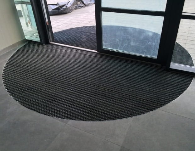 wycieraczka-aluminiowa-torun-realizacja-wersji-okraglej