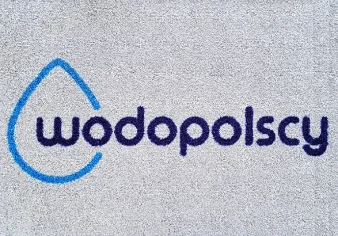 Logomata Jet-Print, realizacja dla producenta wody mineralnej jako marketing podłogowy pos