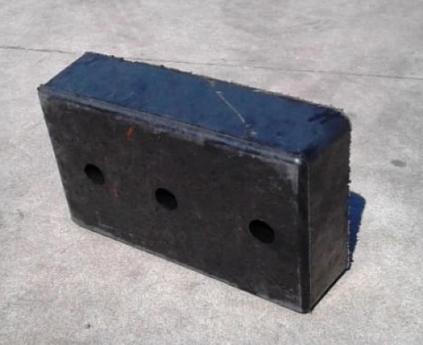 Odboj-gumowy-do-ramp-przeladunkowych-40x25x10cm