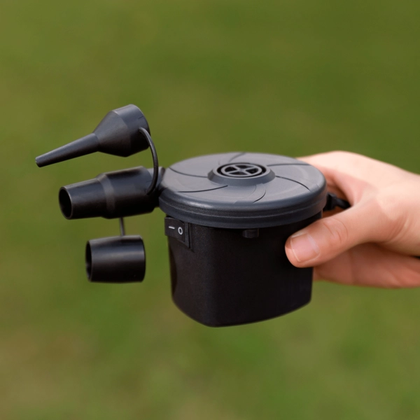 elektryczna pompka do basenu i materaca 12v 230v Teesa TSA9101 z końcówkami - aranżacja