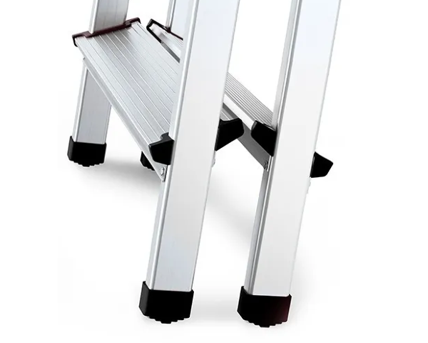 Drabina aluminiowa 4 stopniowa dwustronna 125 kg Drabest - detal nóżki