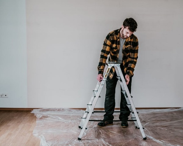 Drabina aluminiowa 4 stopniowa dwustronna 125 kg Drabest - prezentacja rozłożonej