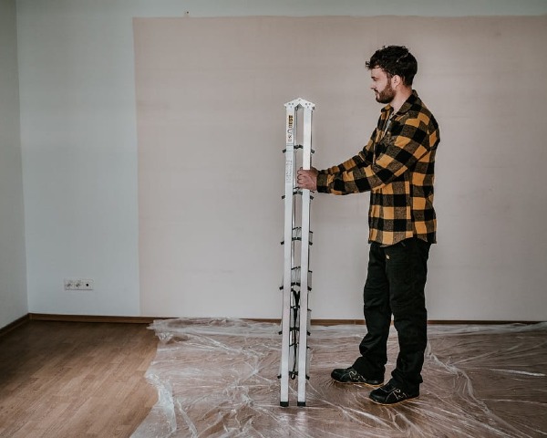 drabina-aluminiowa-7-stopniowa-dwustronna-125-kg-Drabest-Home-prezentacja-zlozonej