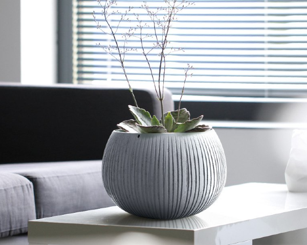 doniczka kula z wkładem 1,4 litra aranżacja w salonie