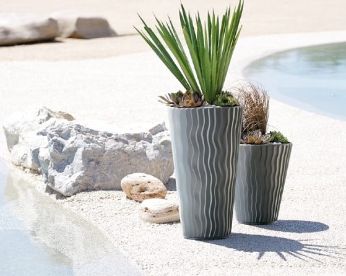 Donica wysoka z wkładem Sandy - aranżacja z roślinami