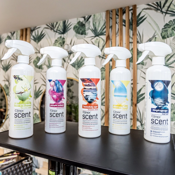 różne zapachy odświeżaczy powietrza w sprayu Clinex Scent 500 ml