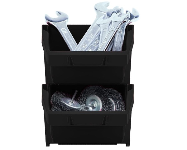 Duża kuweta pozwala na przechowywanie narzędzi warsztatowych