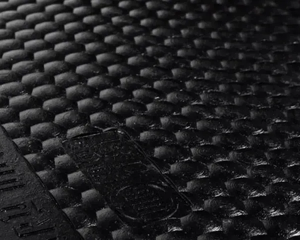 Mata gumowa puzzlowa do budynków inwentarskich DB 2.1 110 x 160 cm - powierzchnia górna