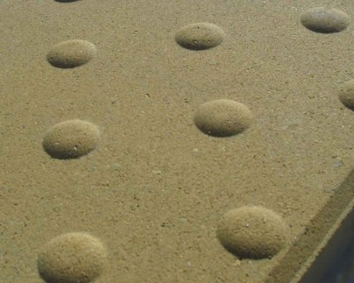 plytki-integracyjne-zolta-plytka-wskaznikowa-z-wypustkami