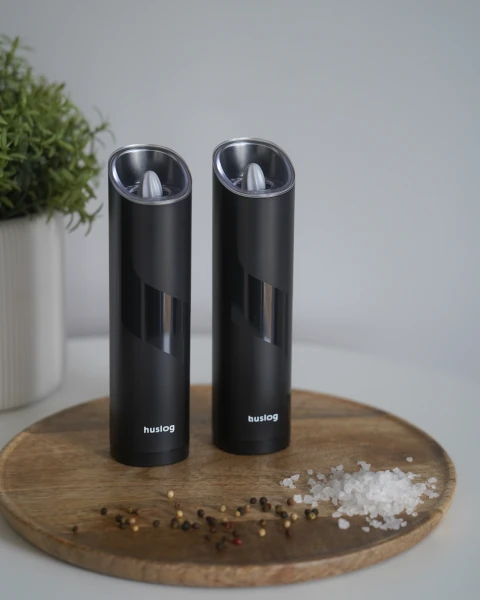 mlynki-do-pieprzu-i-soli-na-baterie-huslog-aranzacja