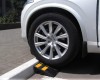 Najazd gumowy parkingowy prezentacja z autem
