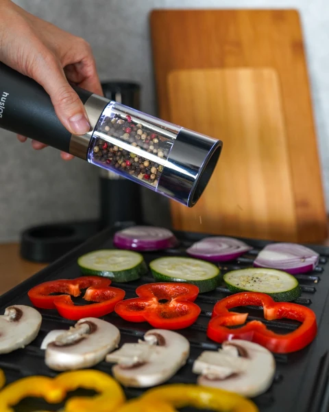 mlynki-do-przypraw-ze-stacja-ladujaca-huslog-doprawianie