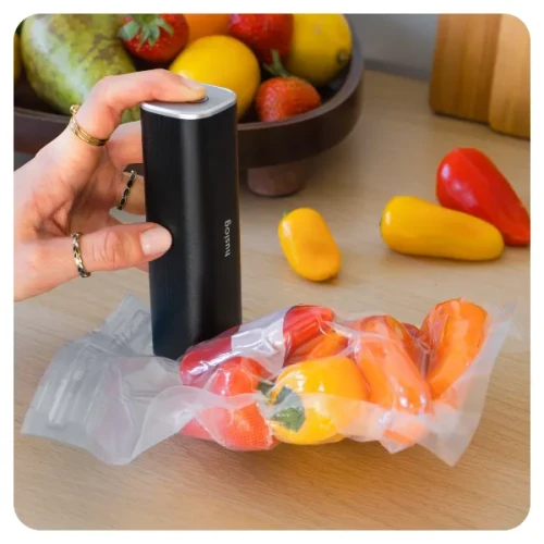 Worki do pompki próżniowej białe zestaw 15 sztuk Huslog  - aranżacja z hermetycznie zapakowanymi warzywami