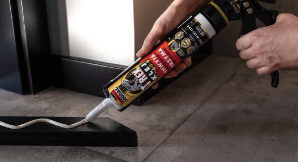 aplikacja kleju wyciskaczem