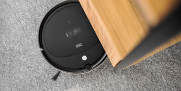 
robot sprzątający pod szafką