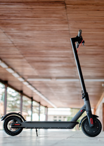 Hulajnoga elektryczna składana 20km/h czarna Rebel Fast Wheels Pro - wygląd hulajnogi