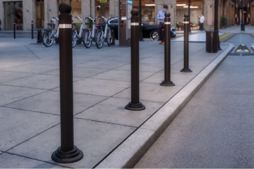 Słupek miejski uliczny blokujący czarny z odblaskową taśmą Retro