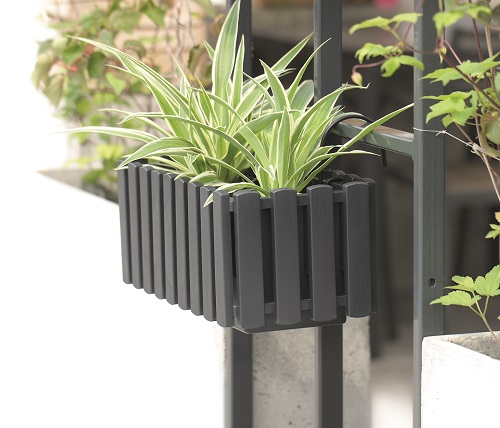 doniczki z uchwytami na balustradę