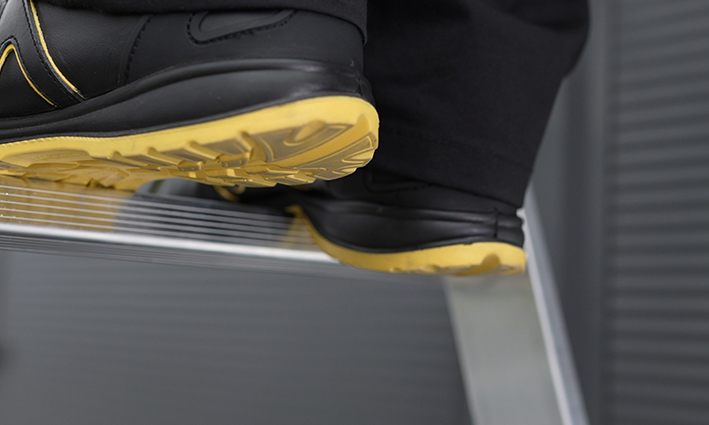 drabina aluminiowa z logo drabest do 150 kg udźwigu